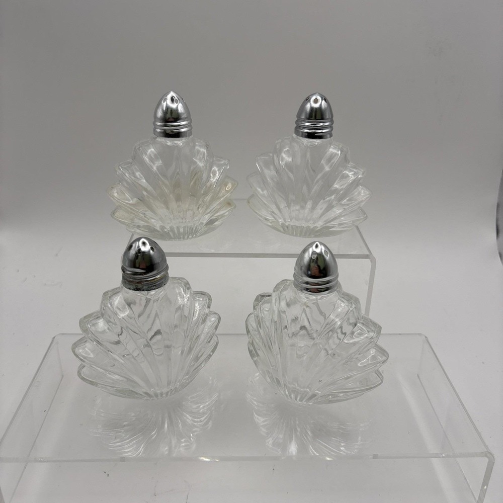 Vtg~Art Deco~Fan Shaped~Clear Glass Set of Salt and Pepper Shakers~Set of 2